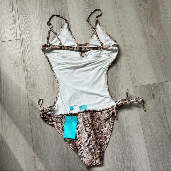 Snake print swimsuit - Picture 2 of 7